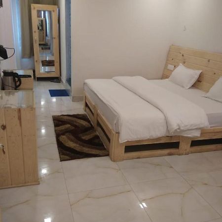 Hotel Charanpaduka Badrinath Ngoại thất bức ảnh