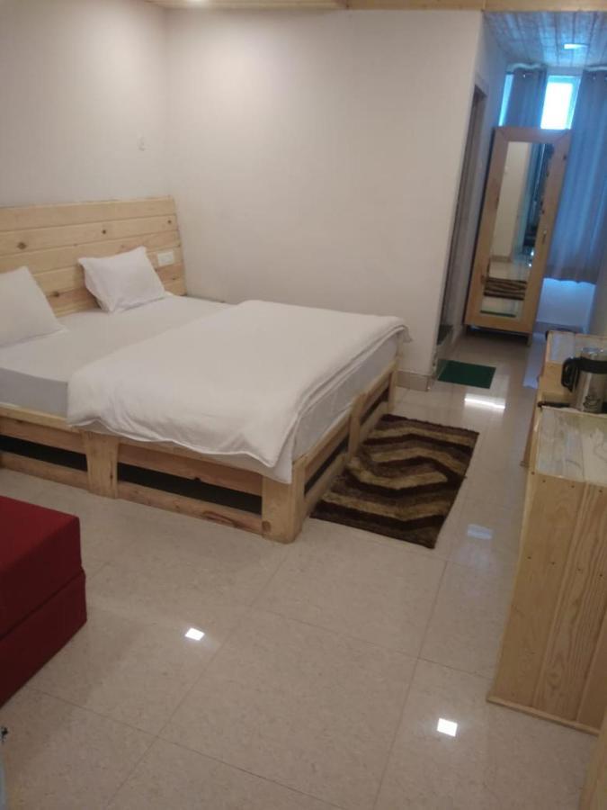 Hotel Charanpaduka Badrinath Ngoại thất bức ảnh