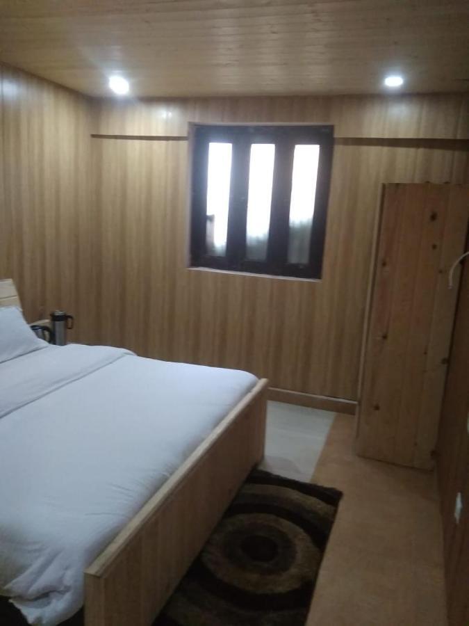Hotel Charanpaduka Badrinath Ngoại thất bức ảnh