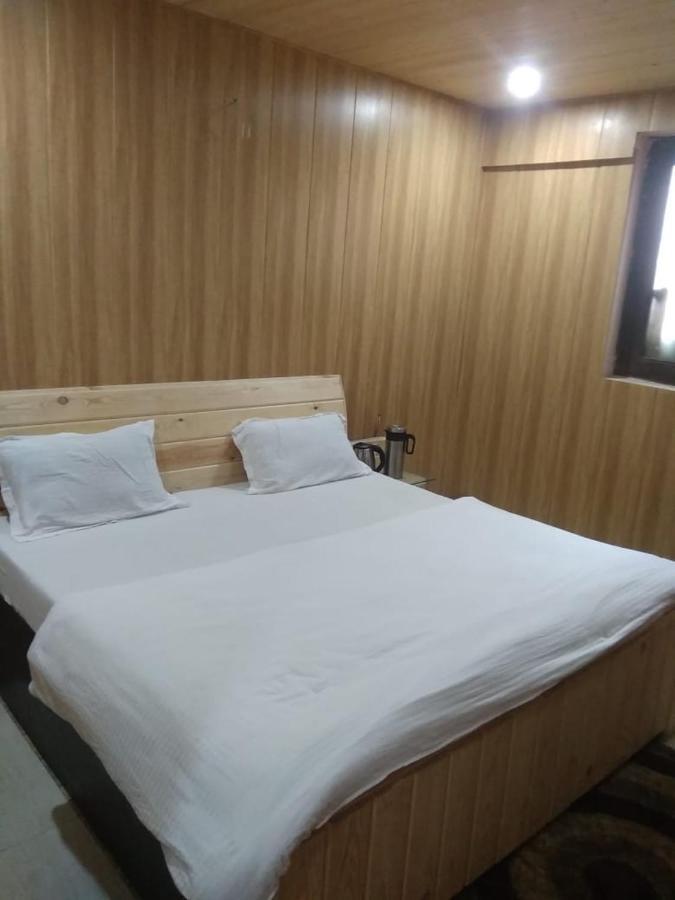 Hotel Charanpaduka Badrinath Ngoại thất bức ảnh